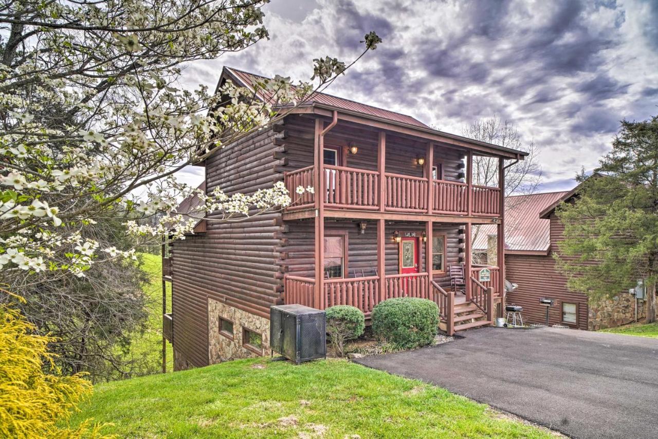 Mountain Pool Lodge Sevierville Cabin With Hot Tub Pigeon Forge Exterior foto